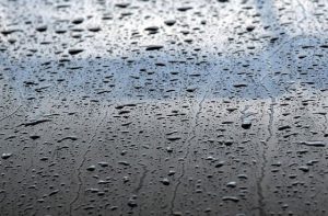 Днес валежите постепенно ще спират, най-късно в Източна България
