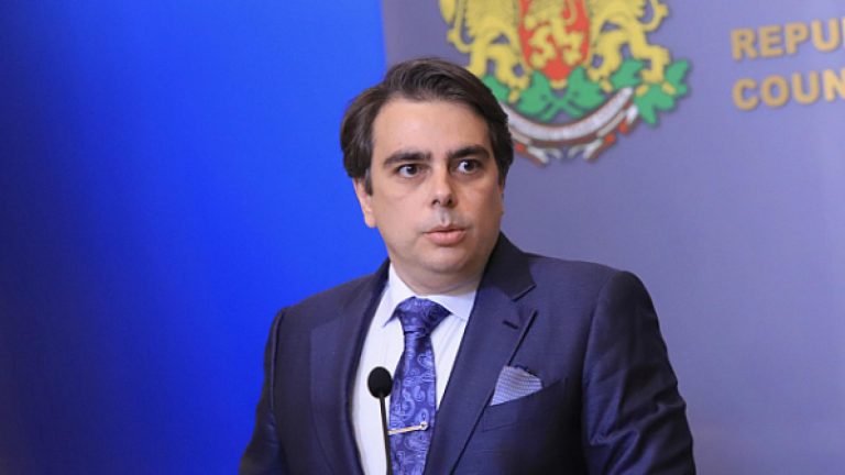 Скандалът с министър Василев се разраства, датски инвеститори го обвиниха в измама