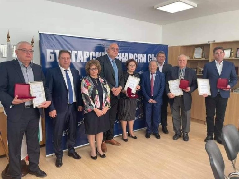 Лекар на годината беше отличен д-р Димитър Димитров , а д-р Георги Димитров получи Приза за млади медицински надежди в категорията „Ти си нашето бъдеще“