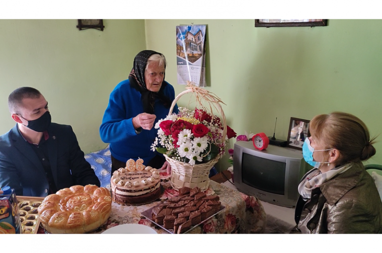 ГЕРБ поздрави баба Петка Денчева, която става на 3х32
