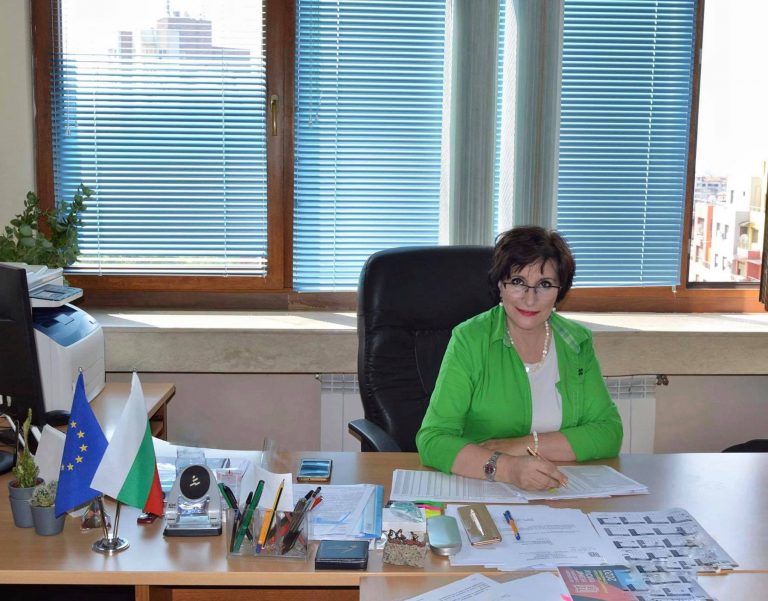 Заместник-ректорът на ЮЗУ „Неофит Рилски“ доц. д-р Ицка Дерижан бе удостоена с почетното звание „Доктор хонорис кауза“