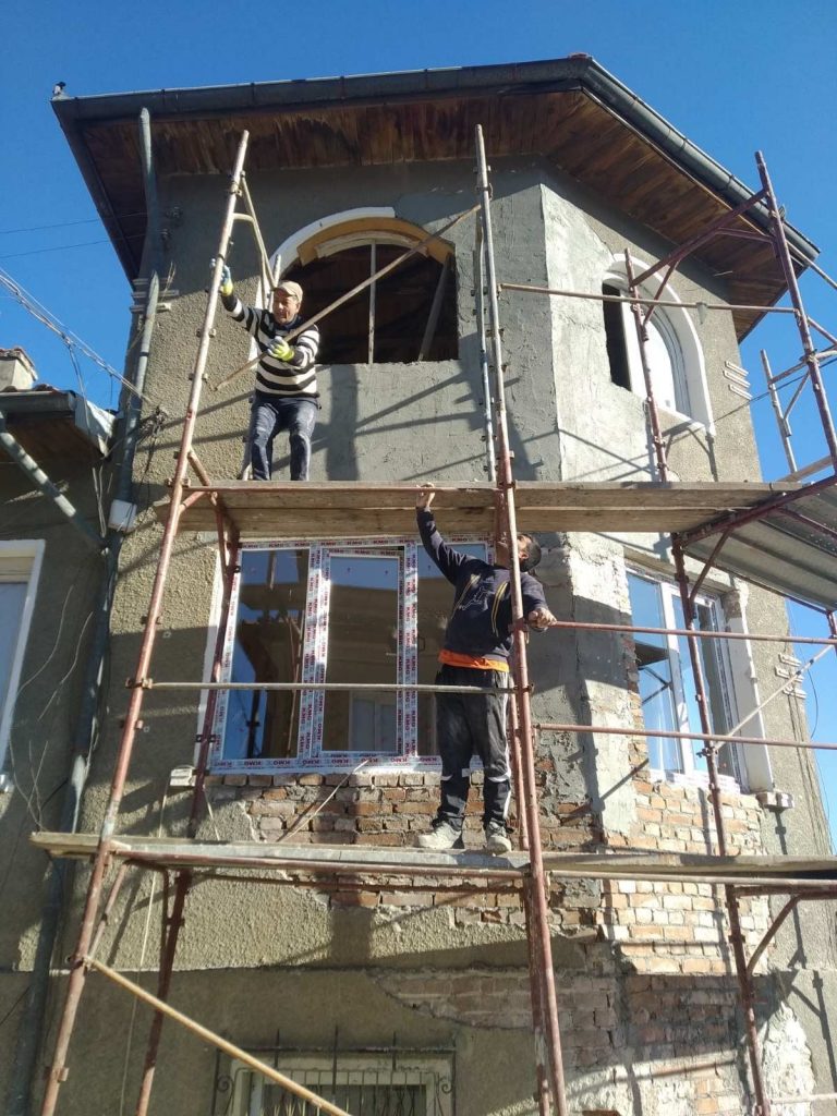 Обещанията са спазени – Възстановен е грубия строеж на разрушената къща в Белица