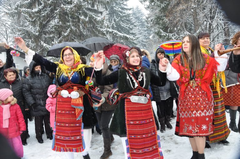 На 21 януари Разлог отново ще се изпълни с радост, багри и благодат – идва Бабинден, един от най-тачените и обичани празници в Разлог 
