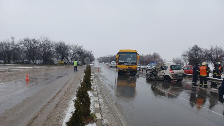 Мъж загина в инцидент с ученически автобус по пътя Шумен – Бургас