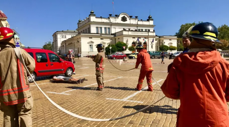 Пожарникари и спасители излизат на протест днес