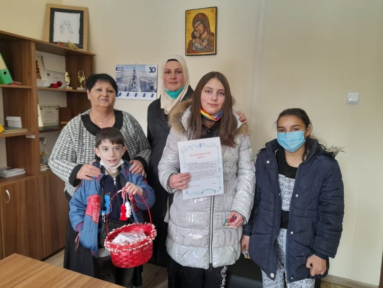 МАРТЕНИЦИ И ПОЗДРАВИТЕЛЕН АДРЕС ПО ПОВОД 1-МАРТ  ДЕН НА САМОДЕЕЦА И БАБА МАРТА НИ ПОДНЕСОХА ДЕЦАТА И ЕКИПА НА  ЦЕНТЪРЪТ ЗА СОЦИАЛНИ УСЛУГИ – БЕЛИЦА