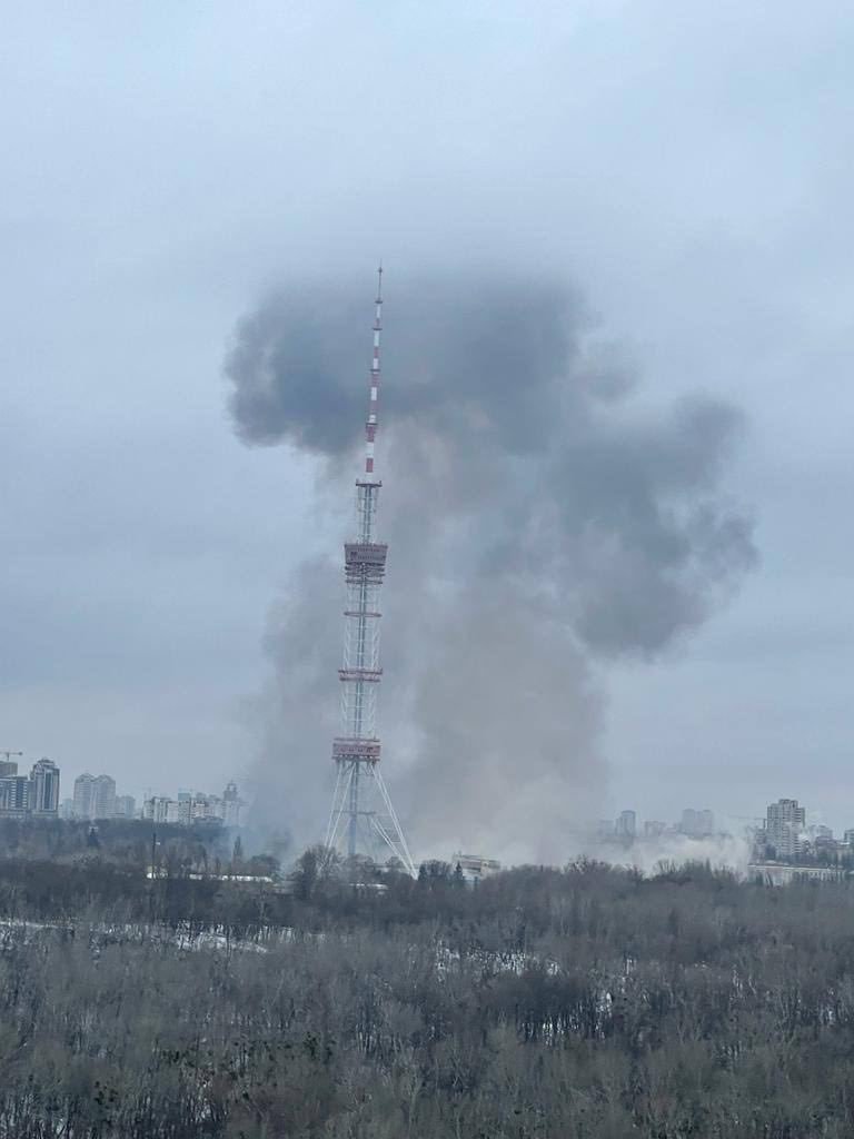 Удариха телевизионната кула в Киев