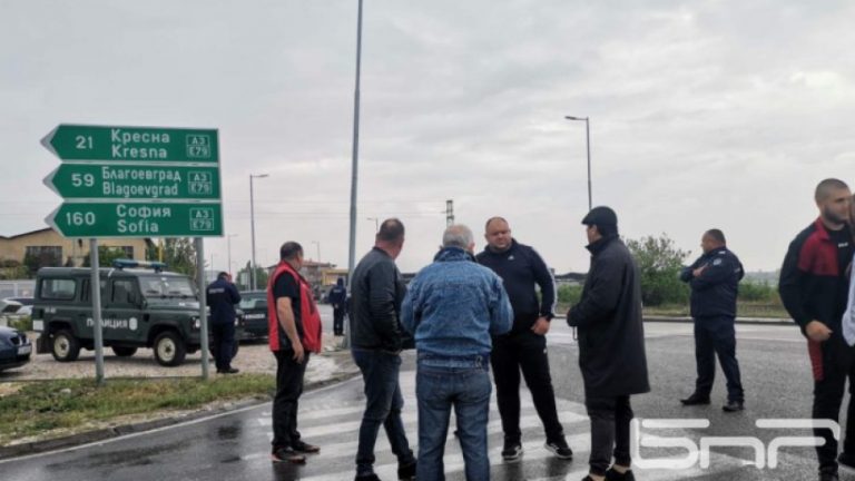 Протест под наслов „Счупи оковите на мизерията“ на АМ „Струма“