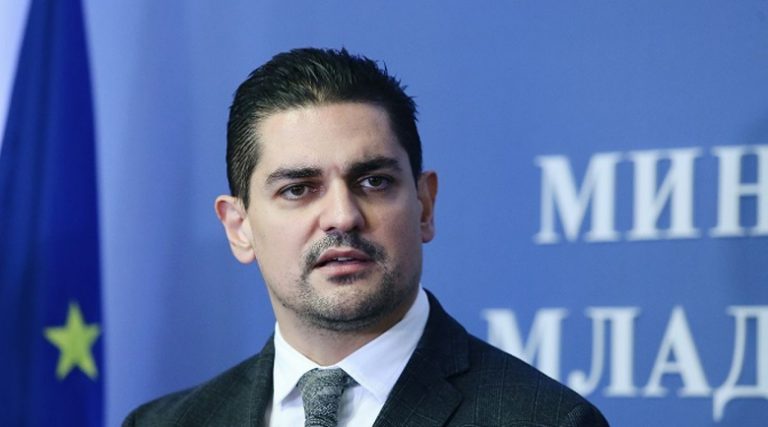 8 депутати предават Слави и удрят рамо на кабинета