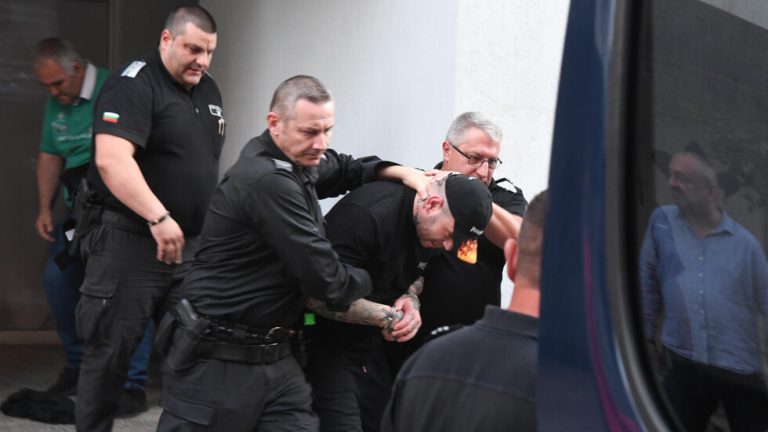 Полицайката Радева получавала по 2000 лв. месечно, за да прикрива Семерджиев