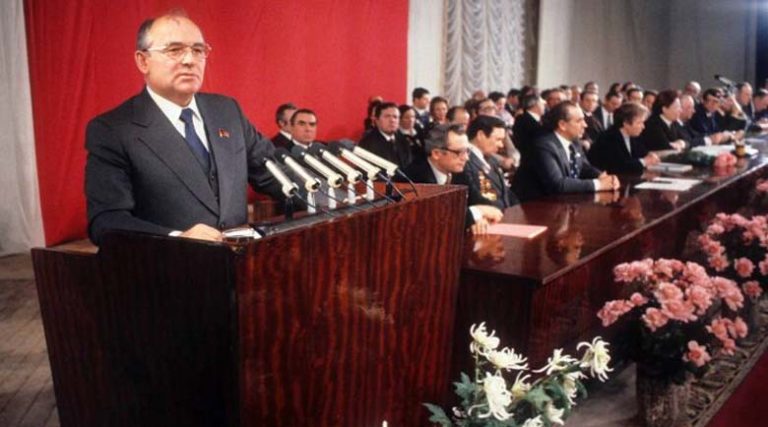 Горбачов дойде на власт през 1985 г. и въведе сухия режим