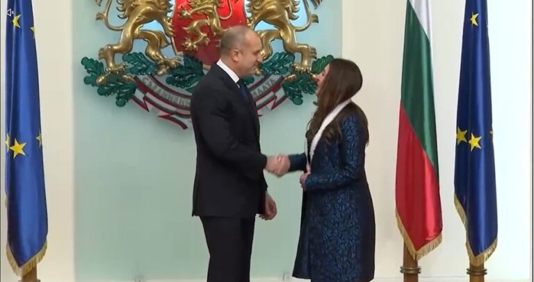 Радев връчи орден „Мадарски конник” първа степен на Херо Мустафа