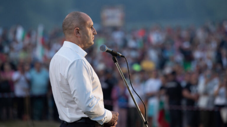Президента на Република България Румен Радев ще присъства на тържествената заря – проверка по случай 120 години от Илинденско-Преображенското-Кръстовденско въстание, на площад „Преображение“ в гр. Разлог