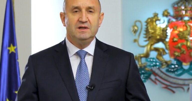 Минути преди полунощ президентът Румен Радев направи традиционното си годишно обръщение