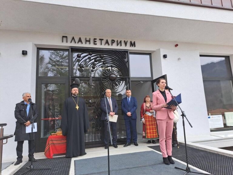 С официална церемония днес в Смолян беше открит обновеният Планетариум