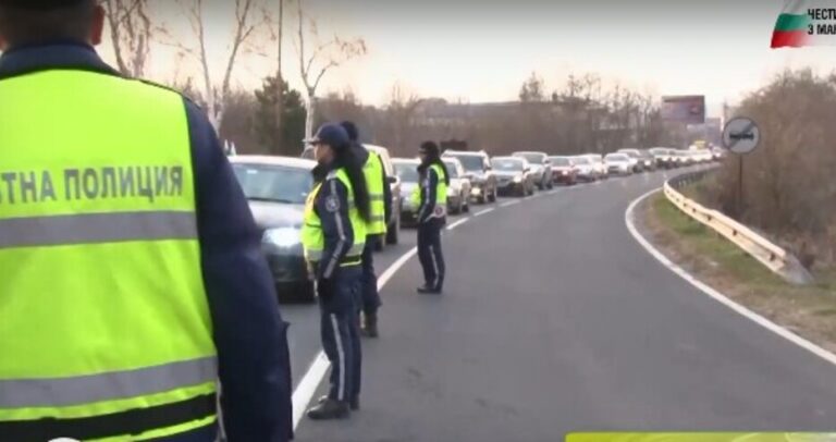 Километрична опашка на пътя към връх Свети Никола