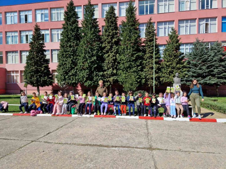 Първи уроци по любов към гората предадоха горски педагози от Югозападното държавно предприятие на децата от първи клас в 6 ОУ в Благоевград