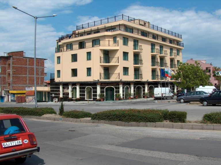 Разпродават на търг 13 хотела в България, единият е в Петрич