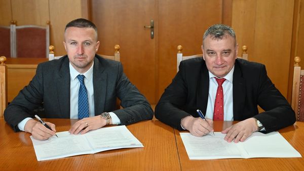 Днес кметът Ревански подписа меморандум за сътрудничество между Община Белица и УНСС