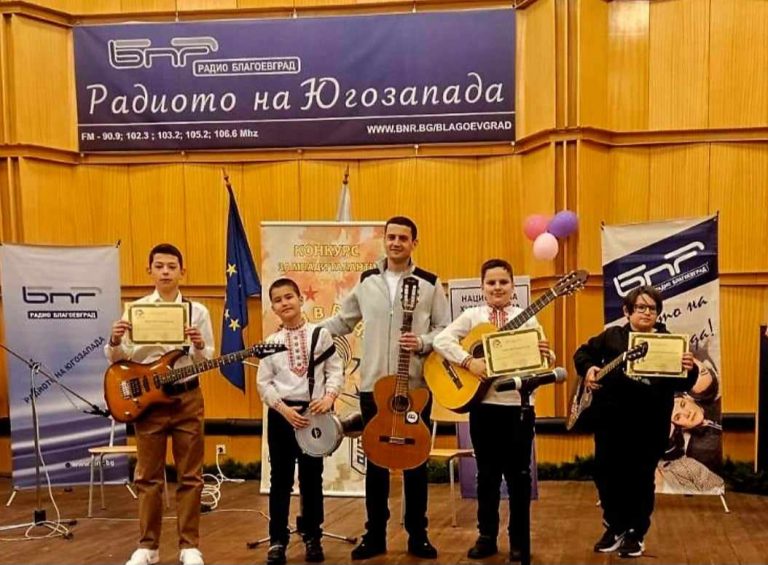 Школата по китара и народно пеене на Марин Бърдарев участва в конкурса Звезди в радиото-2024