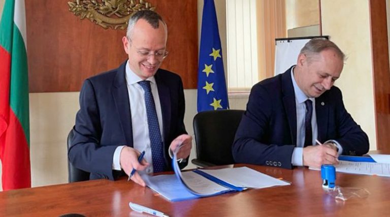 Нови 7 млн. лв. за инфраструктурни проекти на Благоевград подписа МРРБ