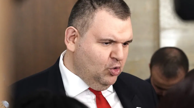 Пеевски отговори на Денков: Със злото ли живяха 9 месеца?