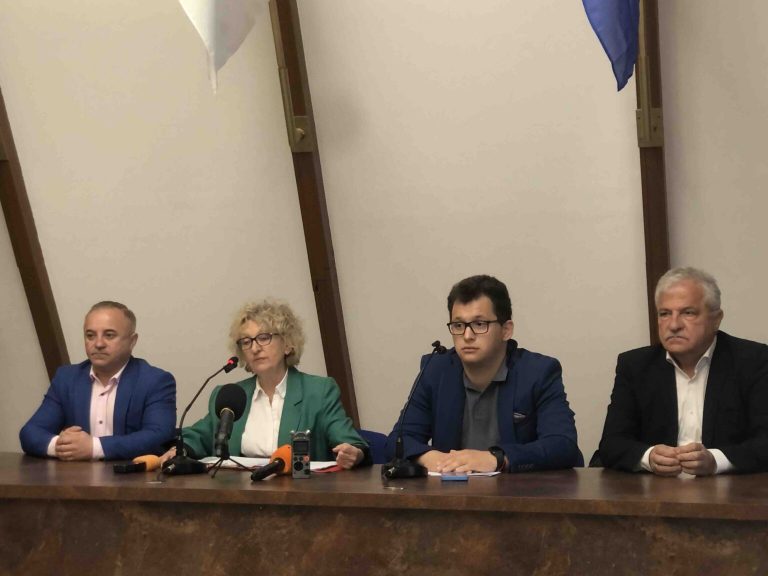Кметове, представители на бизнеса и туризма, бивши и настоящи студенти на ЮЗУ „Неофит Рилски“ се обединиха в подкрепа на университета