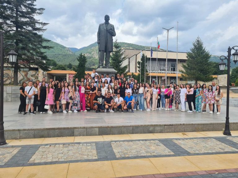 ПГ „Н.Й.Вапцаров,,Белица  награди своите ученици за успешното завършване на учебната 2023-2024г. със страхотна екскурзия