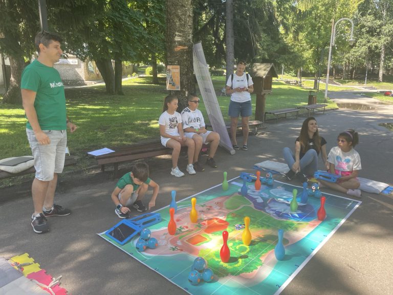 Децата на Разлог имаха възможност да се впуснат във вълнуващия свят на програмирането
