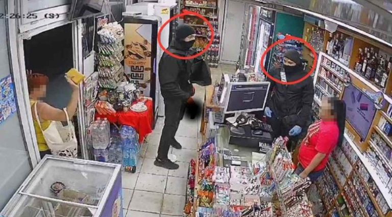 Въоръжени и маскирани обраха магазин във Варна