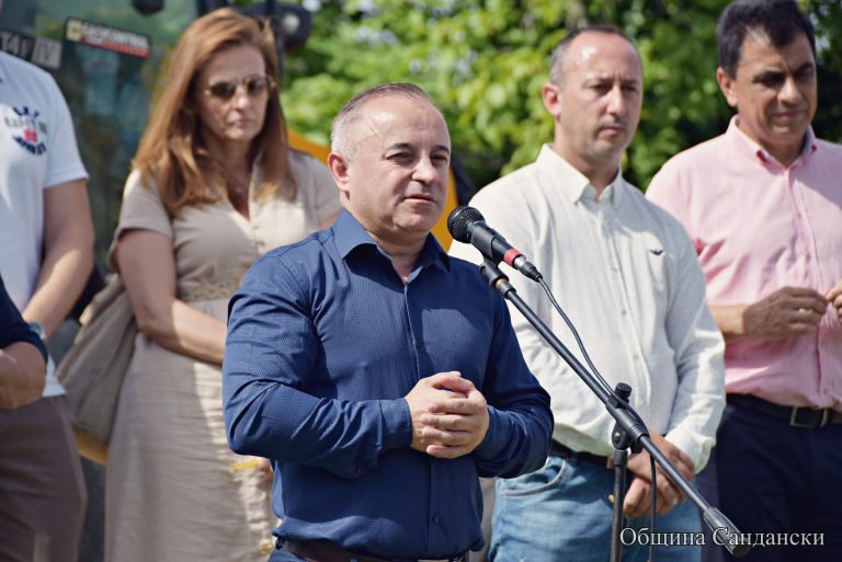     Днес бе поставено символично начало на строително – ремонтните дейности по реконструкцията и рехабилитацията на пътя, свързващ с. Поленица и с. Джигурово