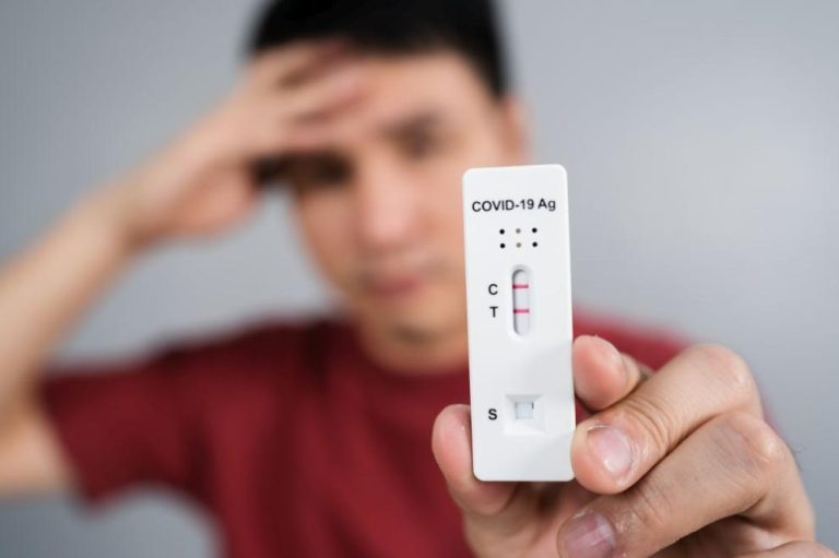 След няколко месеца затишие, COVID-19 отново напомни за себе си