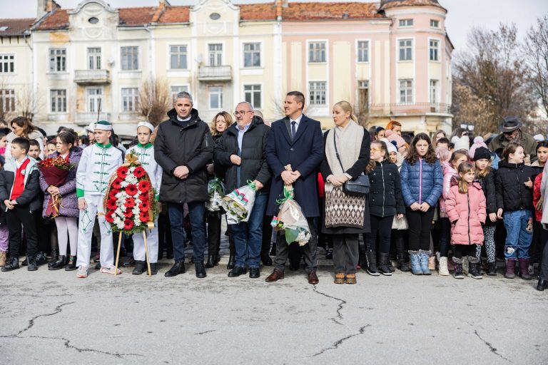 Разлог се поклони пред Апостола на свободата!