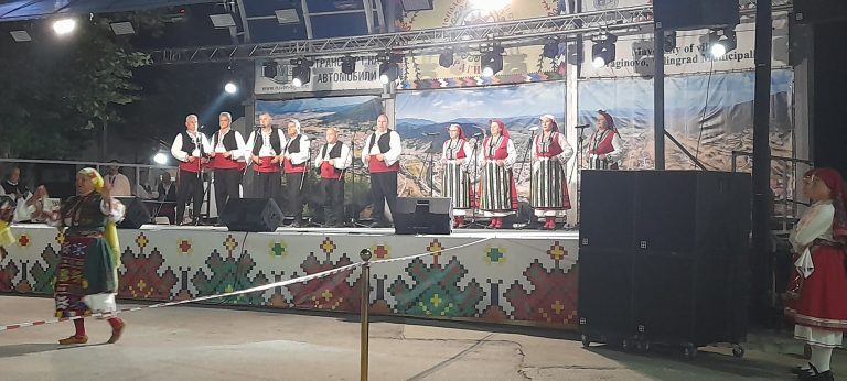 Браво, Белица! Аплодисменти и възгласи от публиката в Драгиново