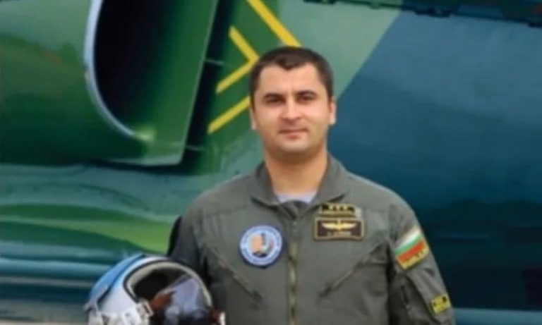 Почетна обиколка с автомобили в Разлог в памет на загиналия военен пилот кап. Венцислав Дункин