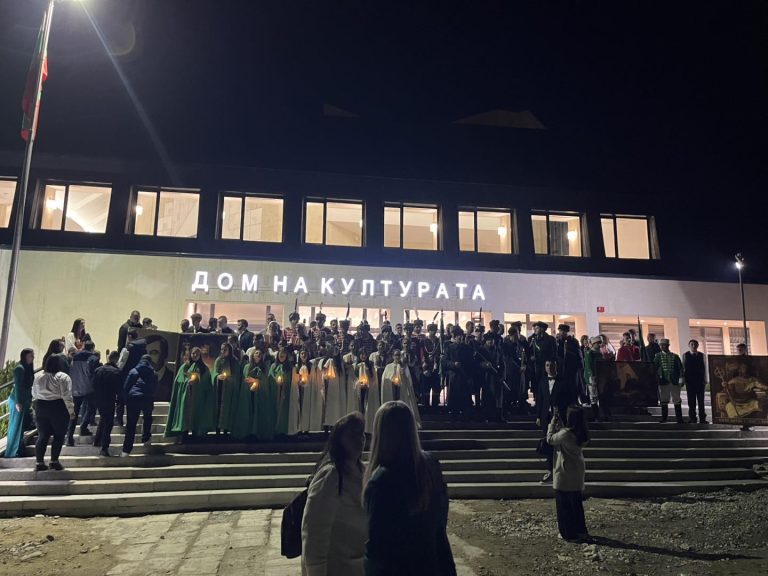 Факлено шествие за Деня на Народните Будители организирано от ПГ по МСС „Пейо К. Яворов“