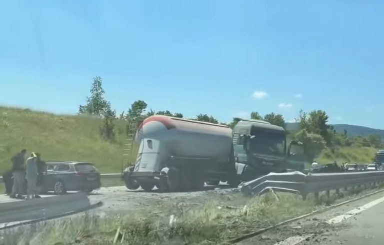 Тежка катастрофа е станала на автомагистрала „Струма“