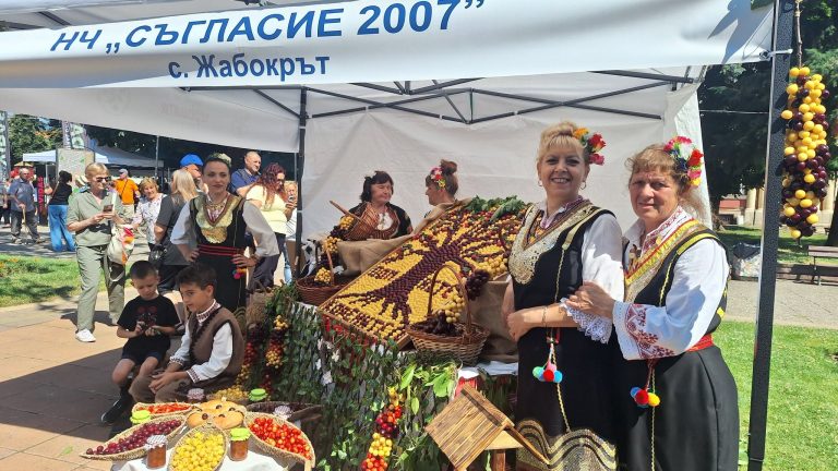 Хиляди посетители изпълниха Кюстендил за Празника на черешата (видео)