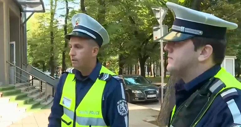 Полицаи обясниха как дете овладя колата на майка си на „Струма“