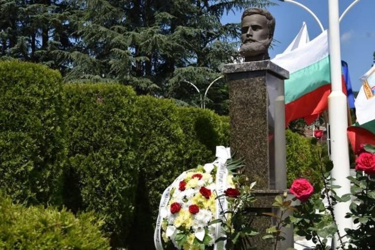 Симитли почита Ботев и загиналите за свободата на България