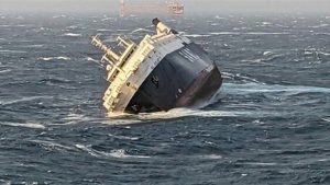 Нови удари с дронове по два кораба край българския бряг, единият е потънал