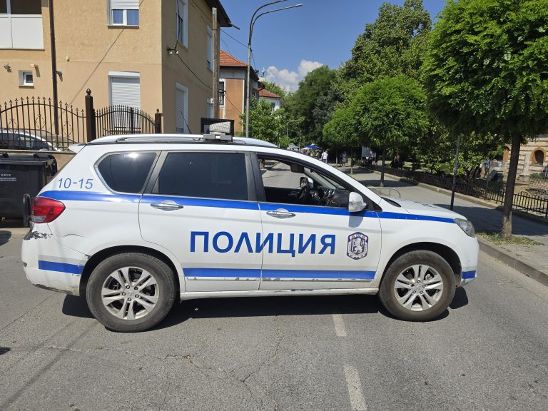 Екшън в Баня: „Фолксваген Голф“ не спря на полицията, откриха го с табели от друго МПС