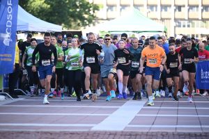 Близо 300 участници се включиха днес в първото издание на спортното събитие UNIRUN в Благоевград