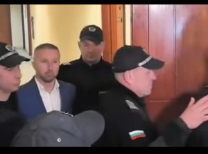 Радослав Ревански благодари за подкрепата на хората преди заседанието на Апелативния съд в Бургас