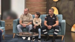 Tрогателен жест към 7-годишния Влади, който помага в калта след бедствието в Струмяни