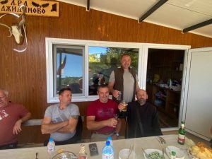Ловната дружинка в Хаджидимово откри сезона за едър дивеч с чисто нова ловна хижа