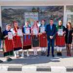 С любов към корена: Малките пазители на фолклора от Якоруда покориха сцената в село Баня