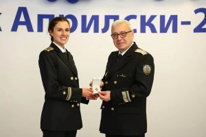 Военен лекар Яна Михайлова: Всеки ден се моля и старая да бъда малко по-добър човек от вчера