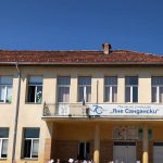 „Ще пребъде, защото ни има!“ – под това послание учениците от Начално училище „Яне Сандански“ в Разлог представят своя празничен спектакъл