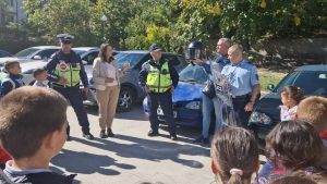 Малките големи герои гостуваха на полицаи и пожарникари в Сандански
